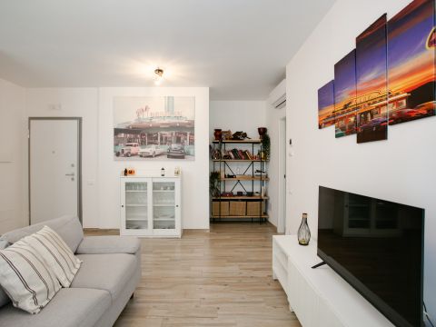 Via Ildebrando della Giovanna, 81 - Roma