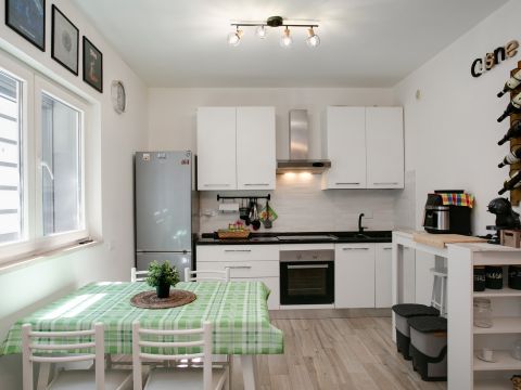 Via Ildebrando della Giovanna, 81 - Roma