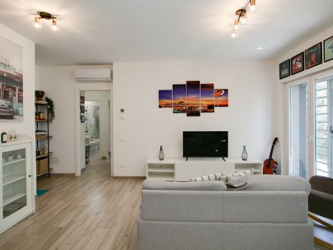 Via Ildebrando della Giovanna, 81 - Roma