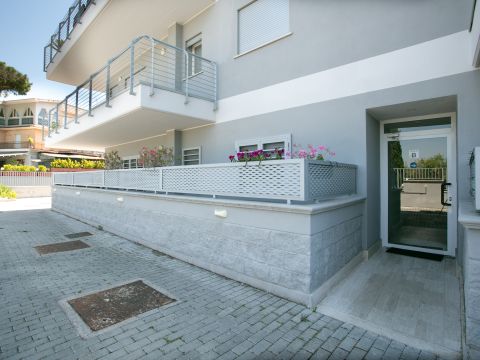 Via Ildebrando della Giovanna, 81 - Roma