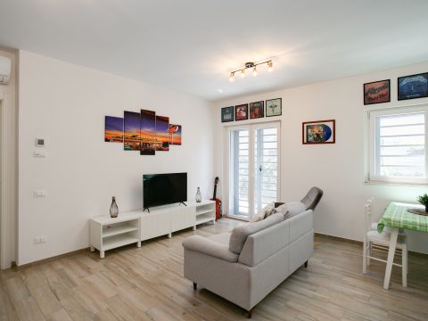 Via Ildebrando della Giovanna, 81 - Roma