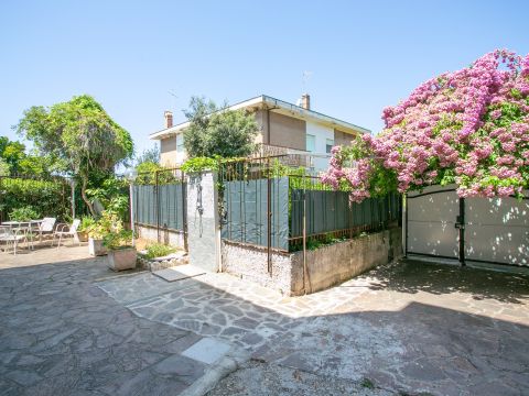 Via dei Licheni, 14 - Anzio