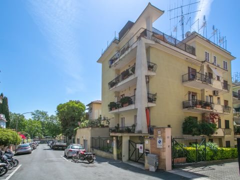Via Pietro D'Assisi, 5 - Roma