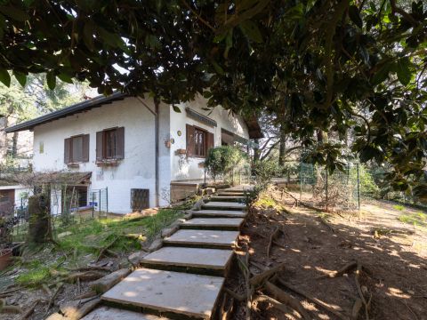 Viale Grigna, 28 - Camparada