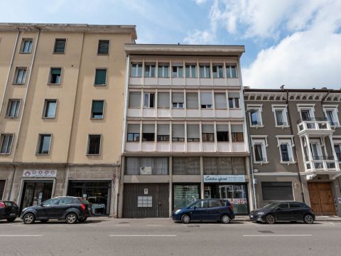 Via Trieste, 12 - Padova