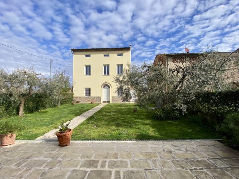 Via Cardinale A. Pacini, 12 - Capannori