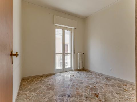 Via Taranto, 1 - Bari
