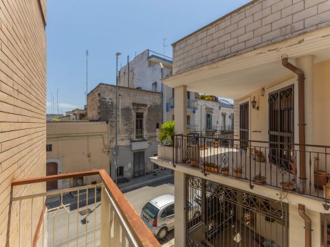 Via Taranto, 1 - Bari