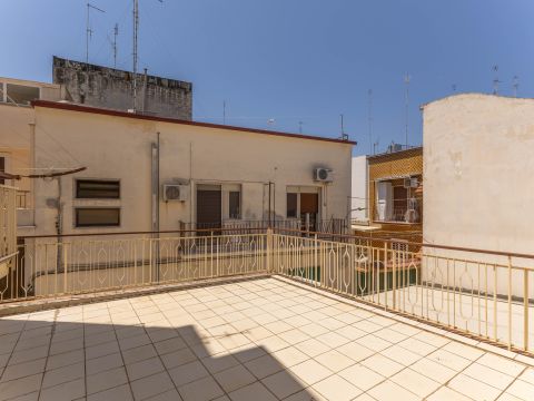 Via Taranto, 1 - Bari