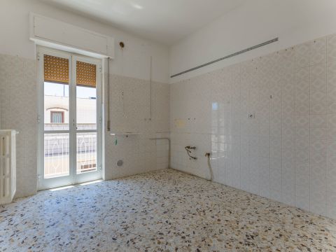 Via Taranto, 1 - Bari