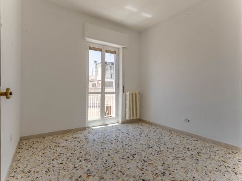 Via Taranto, 1 - Bari