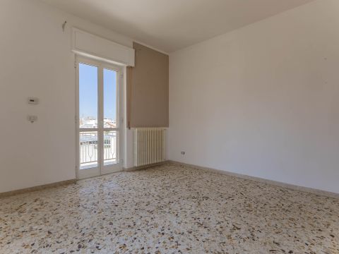 Via Taranto, 1 - Bari