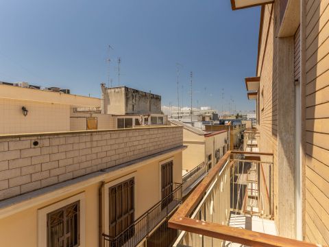 Via Taranto, 1 - Bari