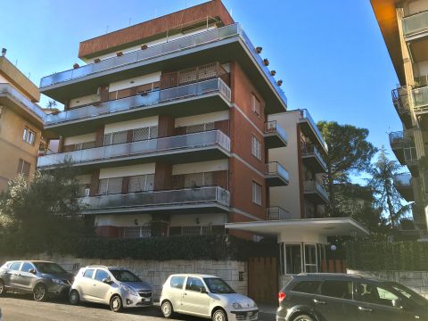 Via Luigi Kossuth, 38 - Roma