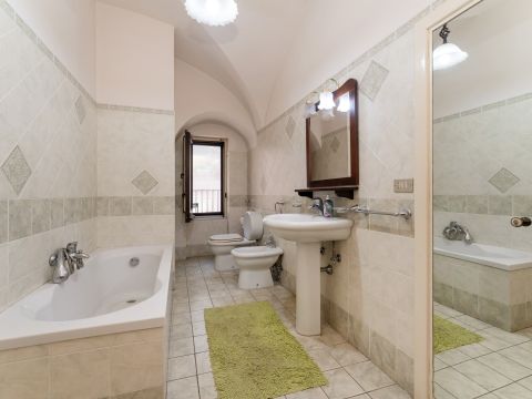 Via Montesano, 5 - Catania