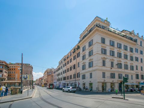 Largo Arenula, 11 - Roma