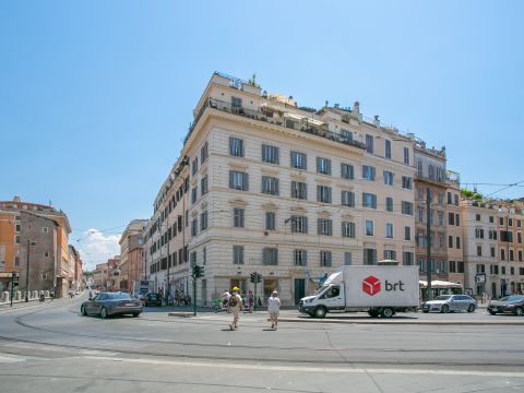 Largo Arenula, 11 - Roma