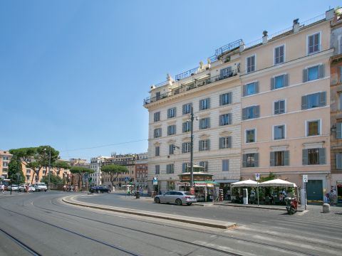 Largo Arenula, 11 - Roma