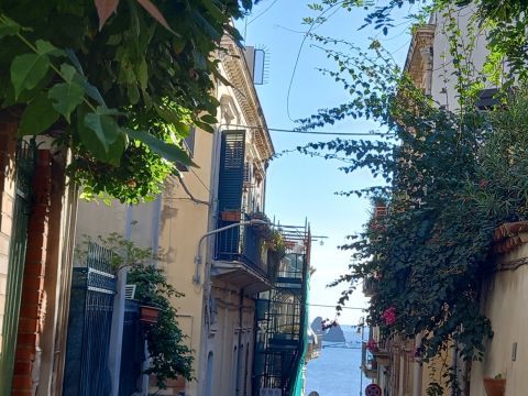 Via Valastro, 15 - Aci Castello