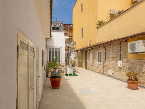 Via Martiri di Via Fani, 25 - Valenzano