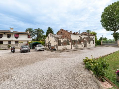 Via Giacomo Leopardi, 42 - Correzzola