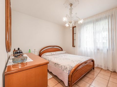 Via Giacomo Leopardi, 42 - Correzzola