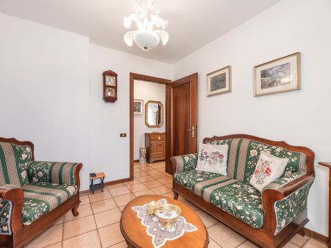Via Giacomo Leopardi, 42 - Correzzola