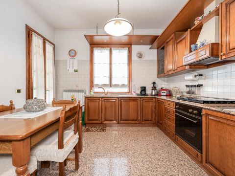 Via Giacomo Leopardi, 42 - Correzzola