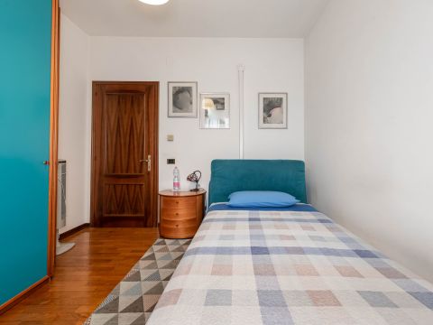 Via Giacomo Leopardi, 42 - Correzzola