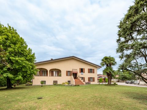 Via Giacomo Leopardi, 42 - Correzzola