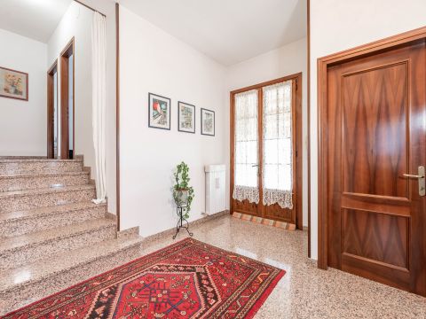 Via Giacomo Leopardi, 42 - Correzzola