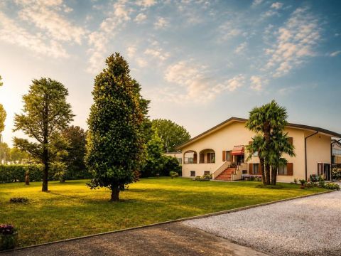 Via Giacomo Leopardi, 42 - Correzzola