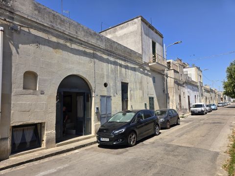 Via Caprarica, 11 - Martano