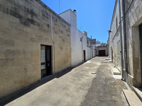 Via Caprarica, 11 - Martano