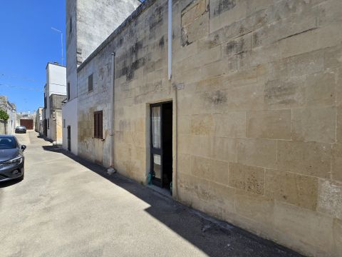 Via Caprarica, 11 - Martano