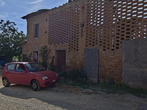 Via Vittorio Niccoli, 72 - Castelfiorentino