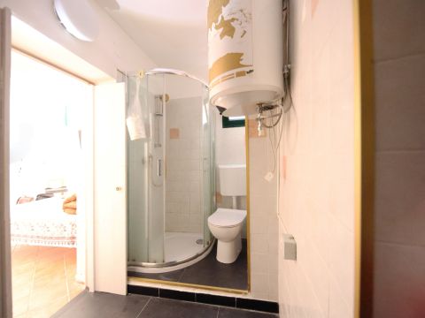 Via Chiaravagna, 108 R - Genova