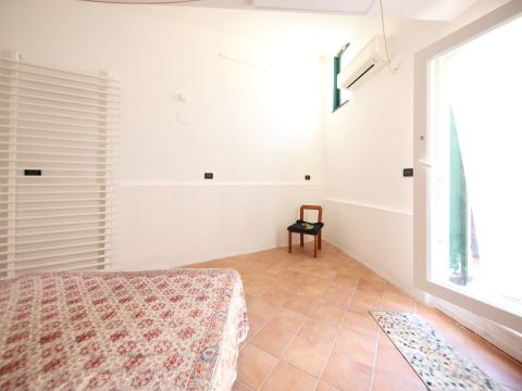 Via Chiaravagna, 108 R - Genova