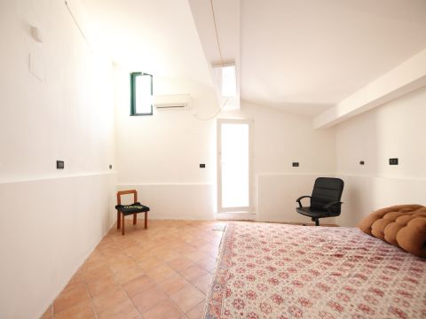 Via Chiaravagna, 108 R - Genova
