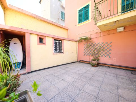 Via Chiaravagna, 108 R - Genova