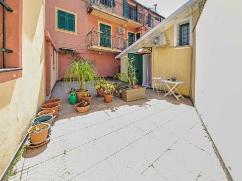 Via Chiaravagna, 108 R - Genova