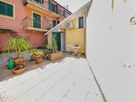 Via Chiaravagna, 108 R - Genova