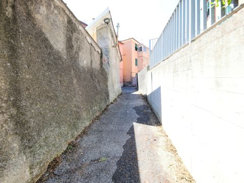 Via Chiaravagna, 108 R - Genova