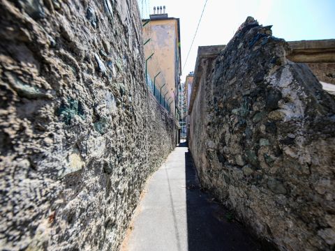 Via Chiaravagna, 108 R - Genova