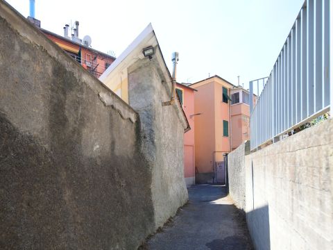 Via Chiaravagna, 108 R - Genova
