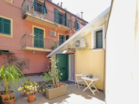 Via Chiaravagna, 108 R - Genova