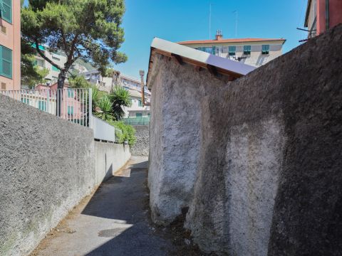 Via Chiaravagna, 108 R - Genova