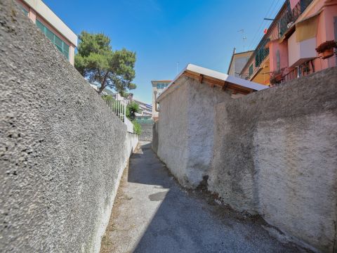 Via Chiaravagna, 108 R - Genova