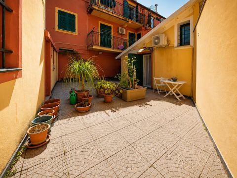 Via Chiaravagna, 108 R - Genova