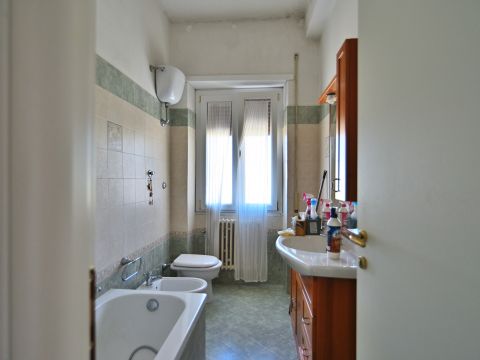 Via Giovanni Alfredo Cesareo, 22 - Roma